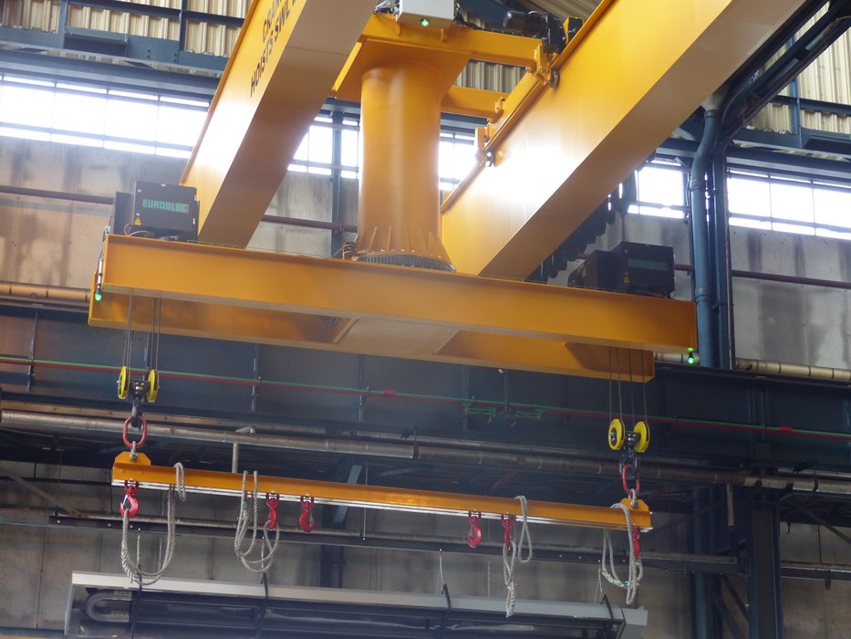 FOUNDRY’S BESPOKE TURNTABLE CRANE FEATURES VERLINDE HOISTS